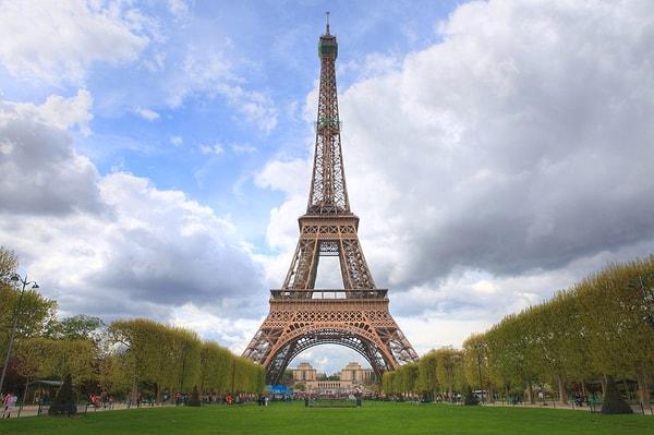 Paris için "dünyanın en kötü şehri galiba" diyerek fareler ve böceklerin olduğunu, her yerin koktuğunu anlattı.
