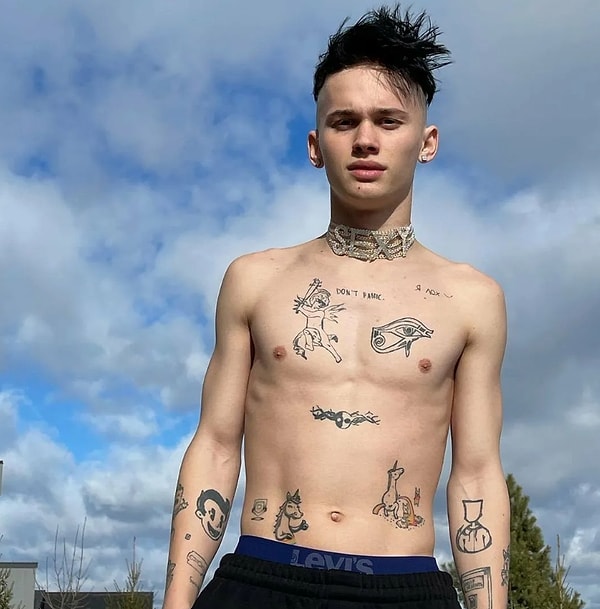 Сейчас Даня перебрался в Дубай и живет в доме Моргенштерна*