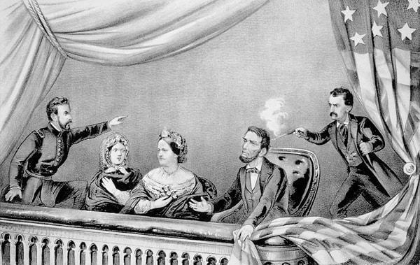 12. Abraham Lincoln'e suikast düzenleyen Amerikalı tiyatro oyuncusu John Wilkes Booth'un kardeşi, Lincoln'ün oğlunu tren kazasından kurtarmıştır.
