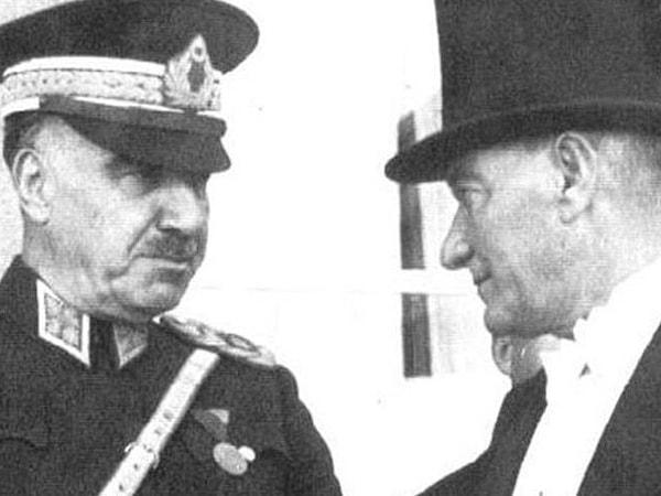 Türkiye'nin Atatürk ile birlikte ikinci ve son Mareşal'i Fevzi Çakmak Paşa... Atatürk'e 1920'lerden itibaren "Gazi Paşa" diye hitap edildiği için Fevzi Çakmak Paşa'ya önüne ve sonuna başka bir isim eklenmeden sadece "Mareşal" denirdi.