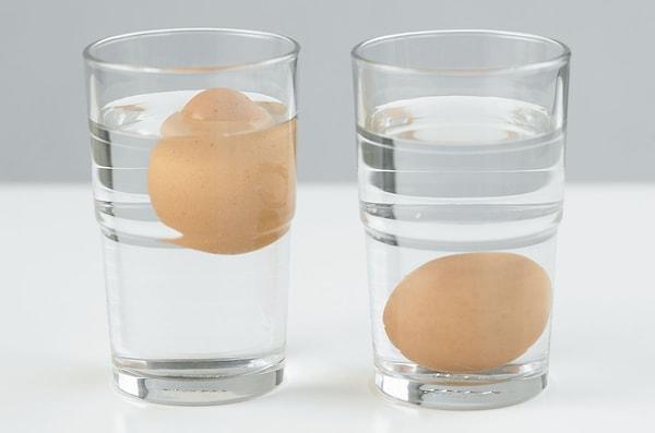 Yumurtaların tazeliği, haşlama süresinde büyük bir rol oynar. İşte yumurtaların tazeliğini kontrol etmek için kullanabileceğiniz birkaç yöntem: Yumurtaların tazeliği nasıl kontrol edilir?