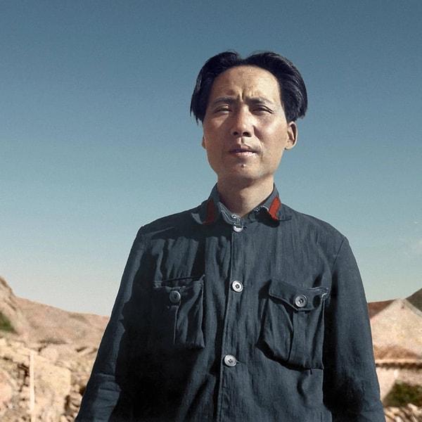 9. Çin'in Kuzeybatısındaki Yanan kentinde 44 yaşındaki Mao Zedong. (1937)