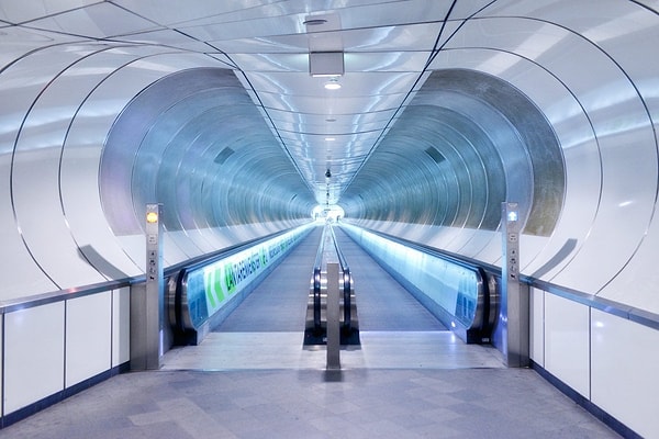 5. Станция метро «Wilhelminaplein» расположена в городе Роттердаме (Нидерланды)