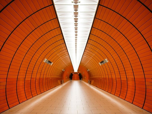 9. «Апельсиновая» станция метро в Мюнхене (Германия)