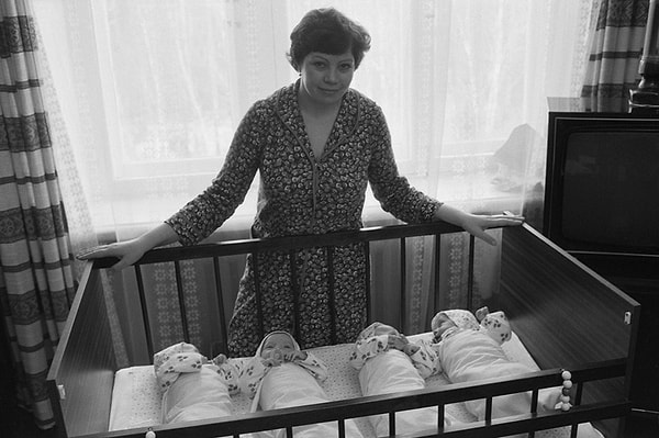 9. Наши мамы и бабушки придерживались простого правила: женщина занимается домом и семьей, а мужчина зарабатывает.