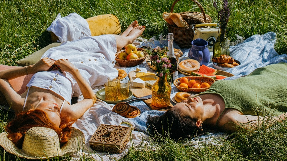 Piknik Yaparken Listenizde Bulunması Gereken 12 Eşsiz Şarkı