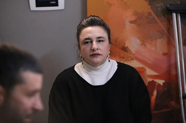 Fırat'ın annesi 'Ümran' karakterine hayat veren Esra Dermancıoğlu diziye veda etti.