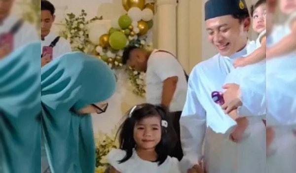 Malezyalı bir çift, TikTok paylaşımları ile herkesi şoke etti: Küçük kızlarına okula gitmesi için teşvik olması adına dudak uçuklatan bir hediye aldılar!