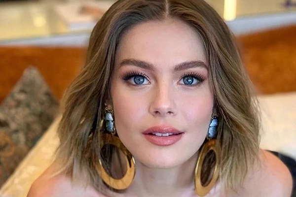 14. Doğuma bir haftası kalan Burcu Biricik hızını alamadı, şıkır şıkır hazırlanıp Zeynep Bastık konserine gitti! Aramızda Kalmasın muhabirlerine röportaj veren Burcu Biricik'in eşinin tatlı sitemine verdiği cevap yine hayran bıraktı!