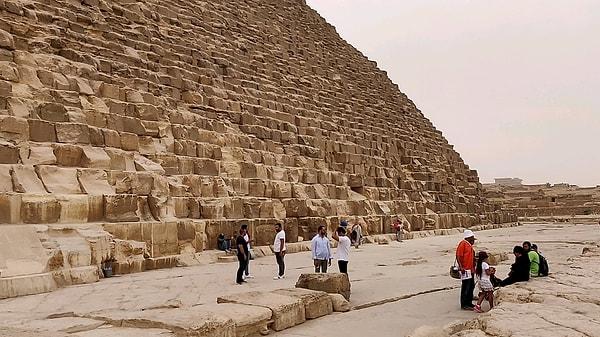 Piramidin içinde yer alan odalar ve koridorlar bu şekildeydi, peki ya inşa amacı ve yapılış yöntemi nedir?