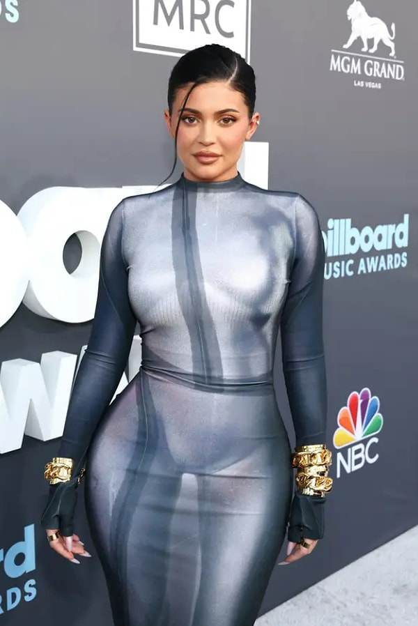 Дальше ставки только повышались — журнал People написал, что пара «тусуется и пытается узнать друг друга поближе»