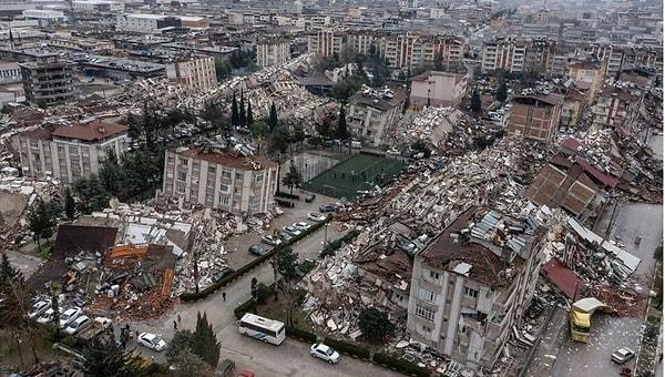 Tüm Türkiye'yi adeta yasa boğan korkunç afetlerin ardından milyonlar seferber oldu. Kimileri arama-kurtarma ekiplerine destek oldu kimileri bölgedeki halkın ihtiyaçlarına koştu...