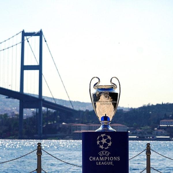 İstanbul'da oynanması planlanan 2022-23 sezonu Şampiyonlar Ligi finalinin İstanbul'dan alınabileceği öne sürüldü.