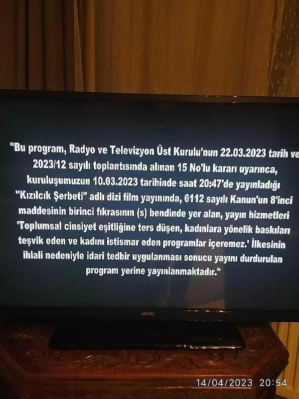Dizinin sevenleri ise 14 Nisan Cuma günü ekranlarının başına geçti.  Show TV "Hadi ekran başına, Kızılcık Şerbeti başlıyor" şeklinde bir tweet atınca dizinin yayınlacağına kesin gözle bakıldı. Ancak yeni bölümüyle ekranlara gelecek dizinin yayınını durdurulunca olanlar oldu.