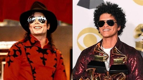 4. Ünlü şarkıcı Bruno Mars'ı tanımayan yoktur. The Weeknd ile birlikte çağın Michael Jackson'ları arasında gösterilen yıldızın aslında Michael Jackson'ın öz oğlu olabileceği konuşuluyor!