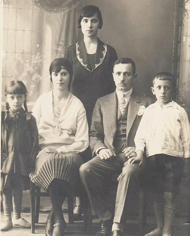 7. Cumhuriyet'in ilk yıllarından bir ailenin fotoğrafı.