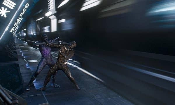 10. Black Panther (2018) filminde Black Panther ve Killmonger, gerçek hayatta bulunan bir yeraltı istasyonunda dövüşüyorlar.