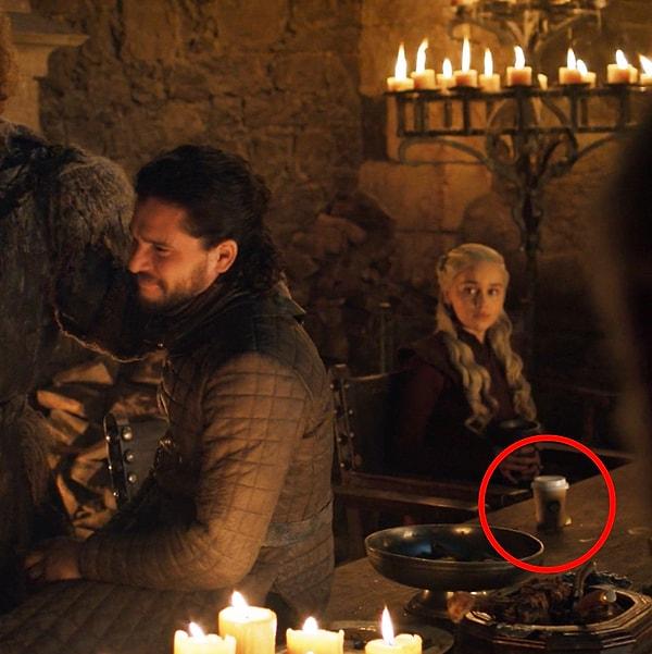 6. Game of Thrones dizisinde Starbucks bardağı mı var?