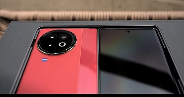 Peki siz yeni telefon hakkında ne düşünüyorsunuz? Sizce X Fold 2, Samsung Galaxy Fold serisini liderlikten edebilir mi? Yorumlarda buluşalım...