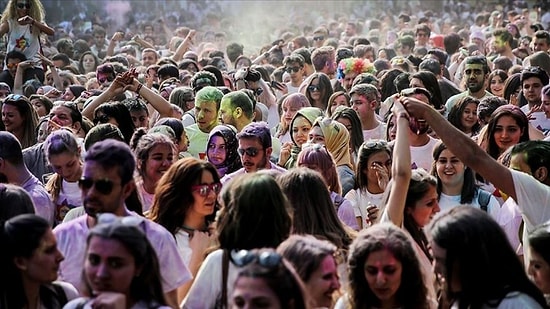 5 Milyon Genç İlk Kez Oy Kullanacak: Z Kuşağının Oyu Seçimin Sonucunu Değiştirir mi?