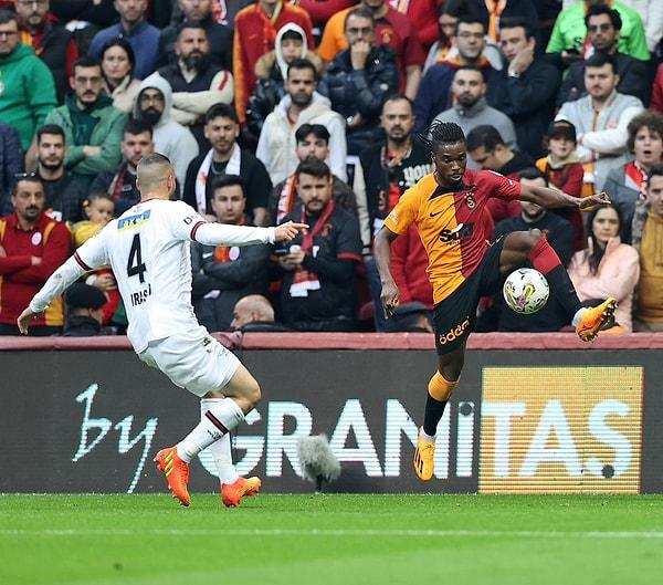 Puanını 70'e yükselten Galatasaray, maç fazlasıyla Fenerbahçe ile arasındaki puan farkını 7'ye çıkardı.
