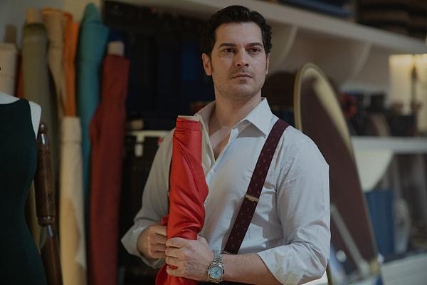 Yakışıklı oyuncu Çağatay Ulusoy, Netflix'in yeni Türk dizisi 'Terzi' ile sevenlerinin karşısına çıkmaya hazırlanıyor.