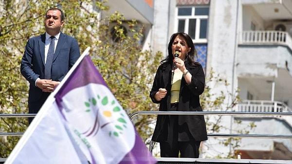 HDP Eş Genel Başkanı Pervin Buldan, "Bize de oy verirseniz kazanırız' diyenlere sakın aldanmayın, sakın güvenmeyin. Yeşil Sol Parti dışında atacağınız her oy AKP'nin işine yarar' ifadeleriyle Emek ve Özgürlük İttifakı'nda yer alan TİP'e üstü kapalı eleştiride bulunmuştu.