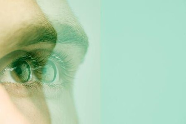 Тем не менее, согласно некоторым источникам, исследователи утверждают, что существует ошибочное мнение, что "люди с врожденным нарушением зрения каким-то образом защищены от шизофрении".