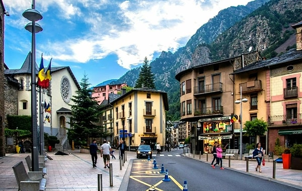 14. Частью какой страны является город Андорра-ла-Велья?