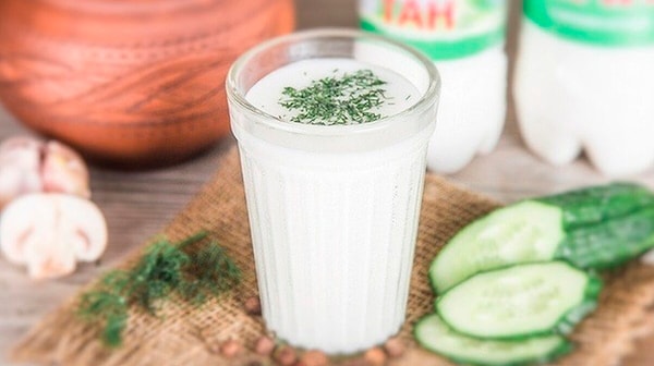 2. На основе чего производится напиток айран?