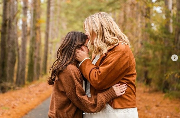 «Она переехала к нам 1 апреля, и у нас было меньше суток, чтобы все подготовить», — рассказывает Тася