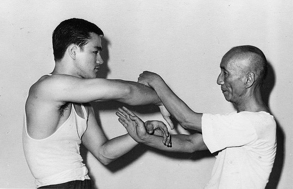 Yip Man, öğrencileri ve bunlardan Bruce Lee sayesinde, sanat çok popüler olmuştur.