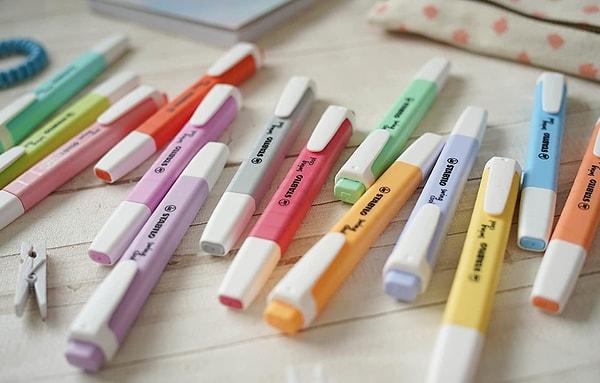 12. Bu kalemler ile kitabınızdaki en sevdiğiniz kısımları renklendirin.