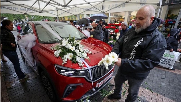 Togg Gelin Arabas� Oldu: Arac�, Bursa B�y�k�ehir Belediye Ba�kan� Alinur Akta� Kulland�