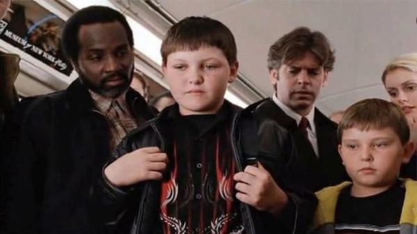 15. Spider-Man 2 (2004) filminde trende görülen iki çocuk Tobey Maguire'nin üvey kardeşleridir.