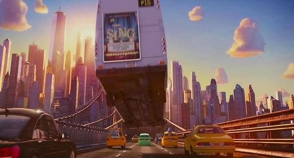 12. The Secret Life of Pets (2016) filminde görülen otobüsün arkasında Sing (2016) filminin reklamı var. İki film de aynı yapım şirketi tarafından yayınlandı.