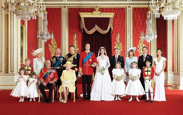 İngiliz kraliyet ailesi yıllardır süre gelen ihtişamlı yaşantıları ile gündemde yeri oldukça büyük olan ailelerden biri olmayı başarıyor.