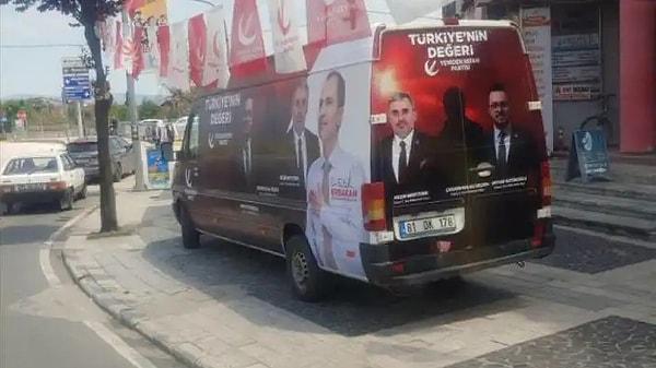 Cumhur İttifakı ortağı Yeniden Refah Partisi’nin Düzce’deki seçim arabasında, kadın Milletvekili Adayı Çiğdem Kulalı Seçkin’in fotoğrafı 'gölge' şeklinde verildi.