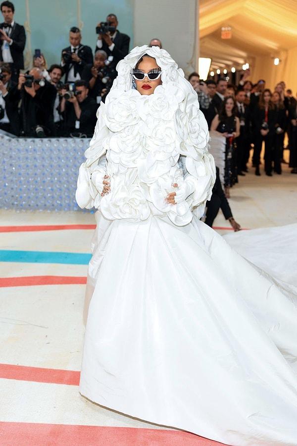 3. Met Gala'ya damgasını vuran isim kuşkusuz ki Rihanna oldu.