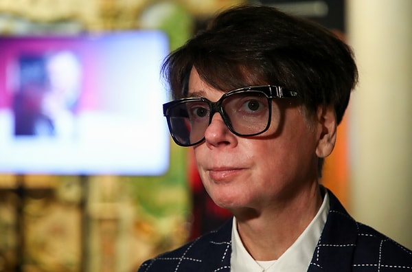 В 1991 году Валентин Юдашкин стал первым российским дизайнером, показавшим свою коллекцию на Неделе высокой моды в Париже