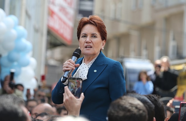 "Biz sanki seçime değil savaşa gidiyoruz" diyen Akşener, İçişleri Bakanı Süleyman Soylu'nun "14 Mayıs’ta bunlar kazanırsa darbedir” sözlerine tepki gösterdi.