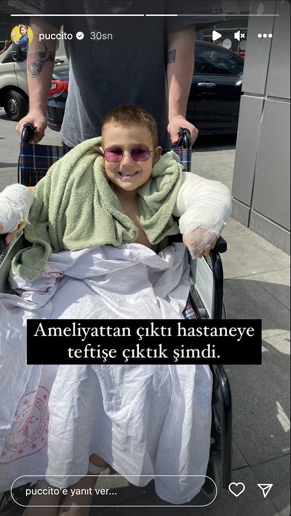 Ve nihayet Batı son operasyonundan da sağlıklı bir şekilde çıktı. Bu da onun ikinci ameliyattan sonraki ilk fotoğrafı.