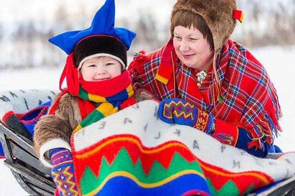 Sami kabilesi özel bir dil kullanıyor. Aslında teknik olarak 9 farklı dil konuşuyorlar.