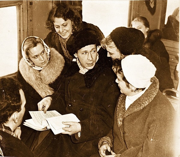 7. Репетиция в поезде.