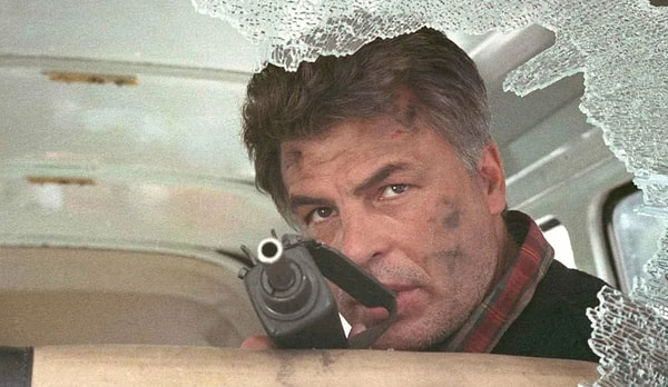 9. Как назывался телесериал с главным героем комиссаром Каттани?