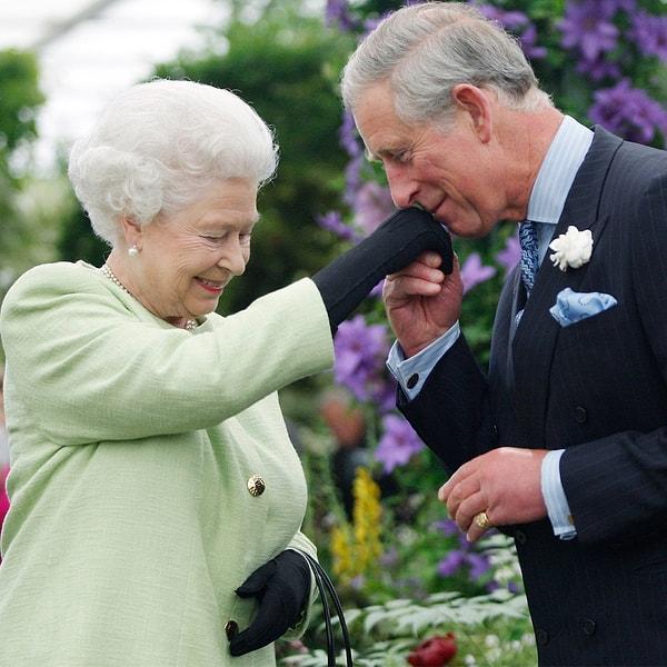 Kraliçe Elizabeth'in ölümünden sonra ipleri elinde tutmayı beceremeyen ve otoritesini bir bir kaybeden Buckingham Sarayı son zamanlarda gittikçe gözden düşüyor.