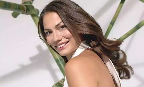 Following the success of "Erkenci Kuş," Demet Özdemir starred in another romantic-comedy series called "Doğduğun Ev Kaderindir" (The House You Were Born In) in 2020.