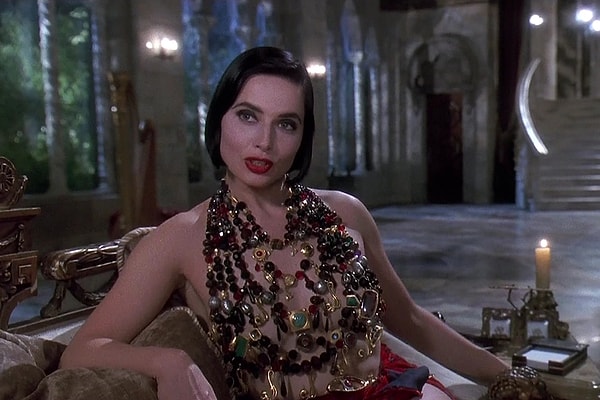 7. Изабелла Росселлини в «Смерть ей к лицу»