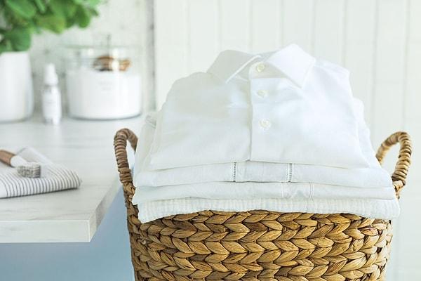 Beyaz çamaşırları tertemiz görmeye bayılıyoruz. Bu beyaz çamaşırların sararması ise tüm evlerde yaşanabiliyor.
