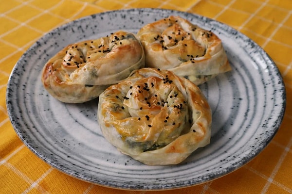 5.	Gül Böreği (Rose Börek):